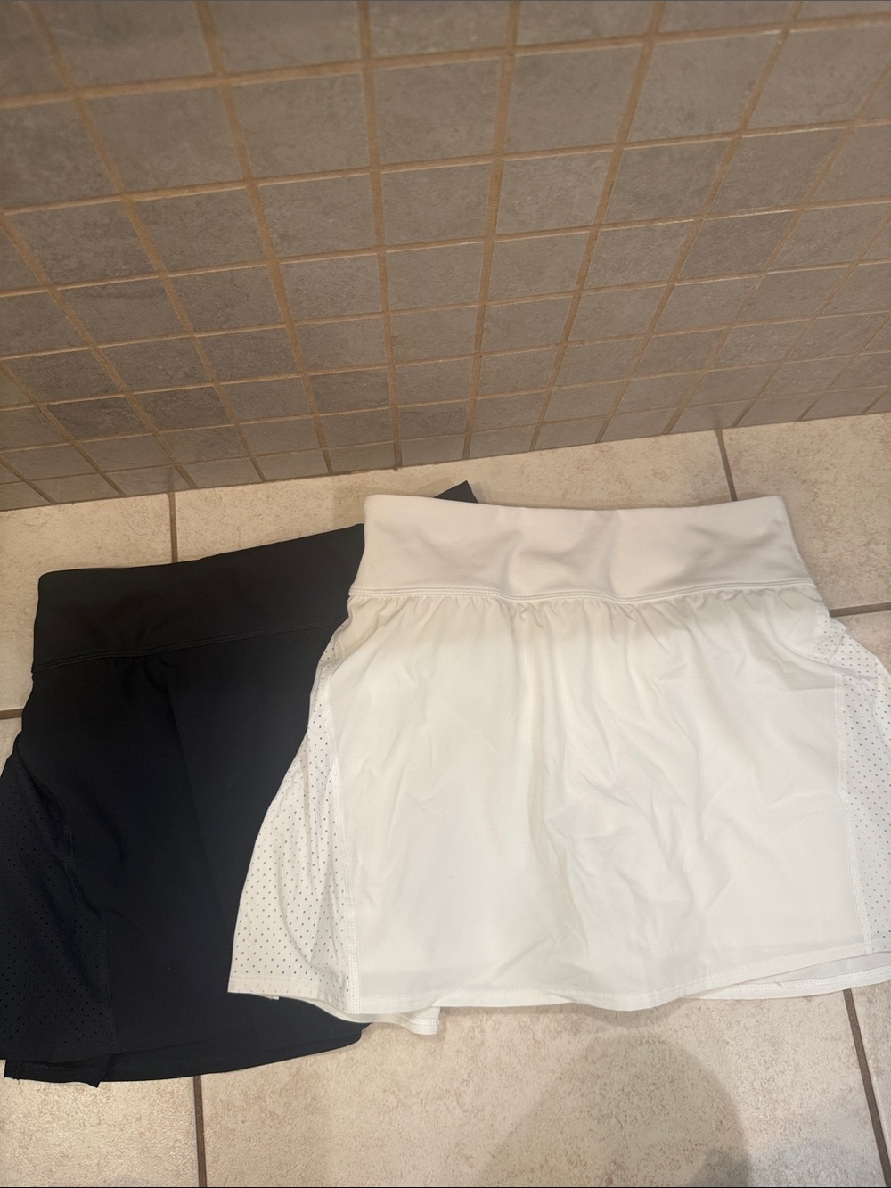 Spanx Get Moving Skort Athletic Tennis Skorts - Black and White
